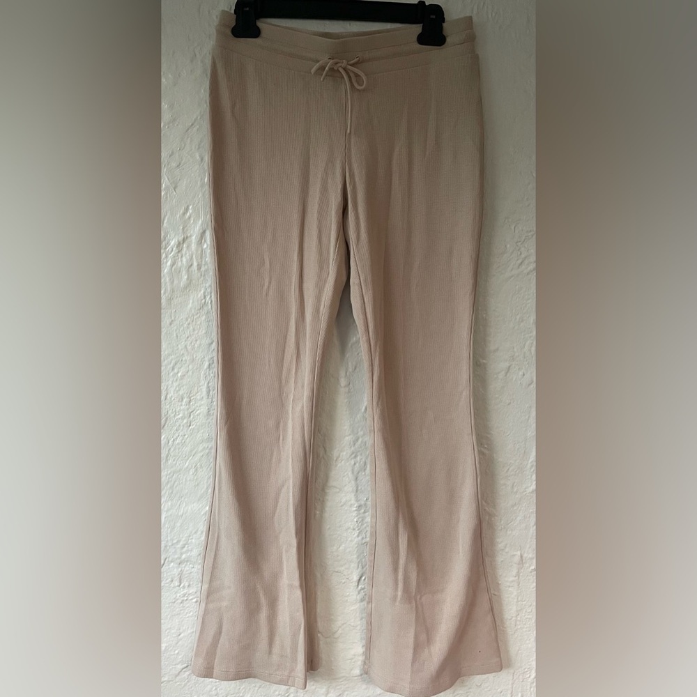 Aritzia Sunday Best Baby Waffle Knit Kick Flare Lounge Pant Deep Cream; size S